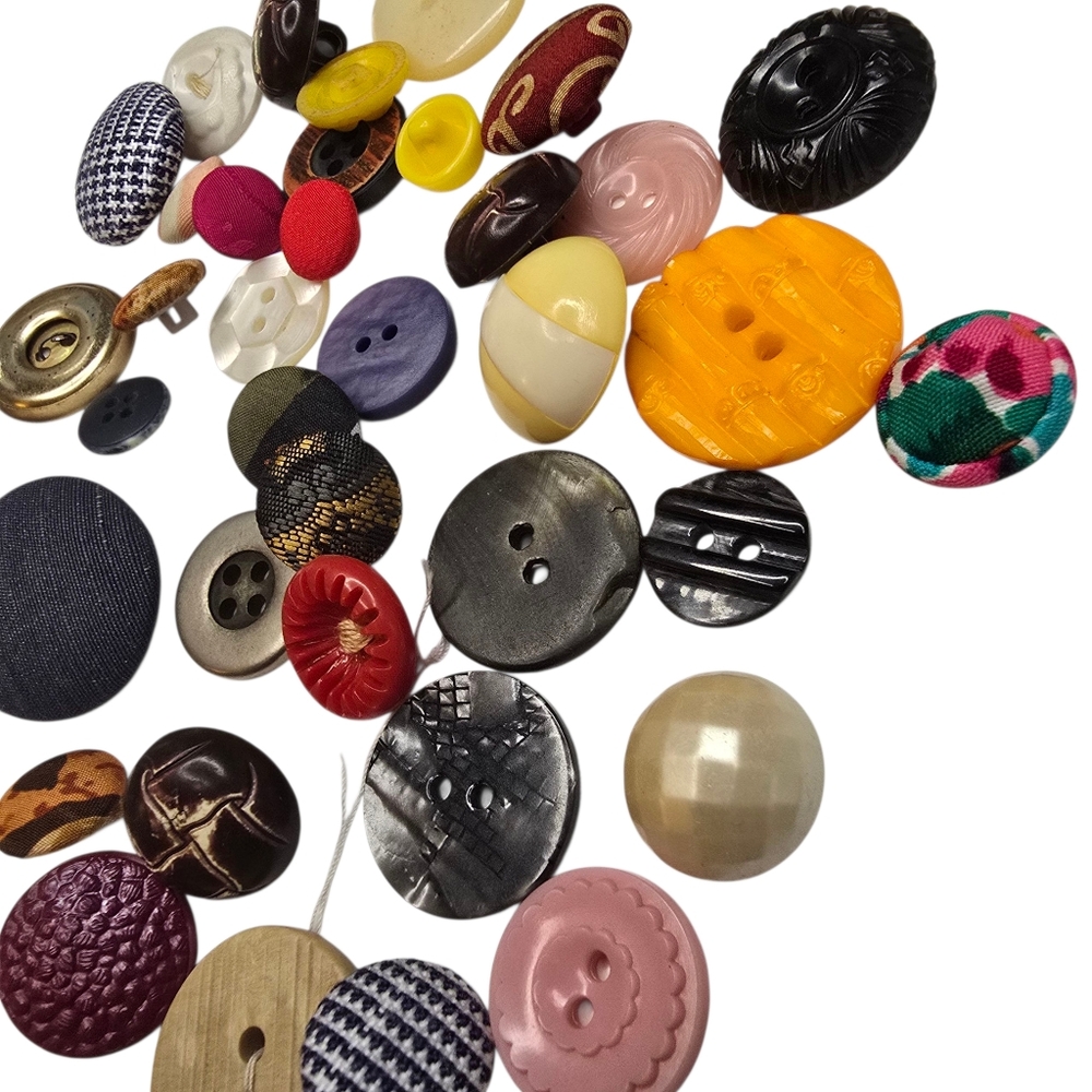 Bulk Vintage Mixed Button Lot 39 pc Variety Set Assorted Colors, Sizes, Textures - Picture 2 of 3